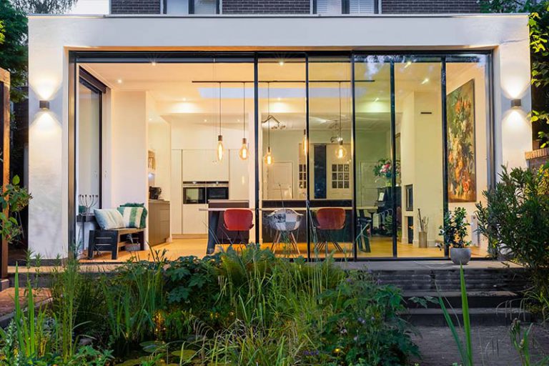 Glazen schuifpui buiten