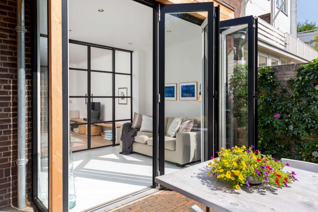 vouwdeuren buiten binnen