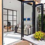 vouwdeuren buiten binnen