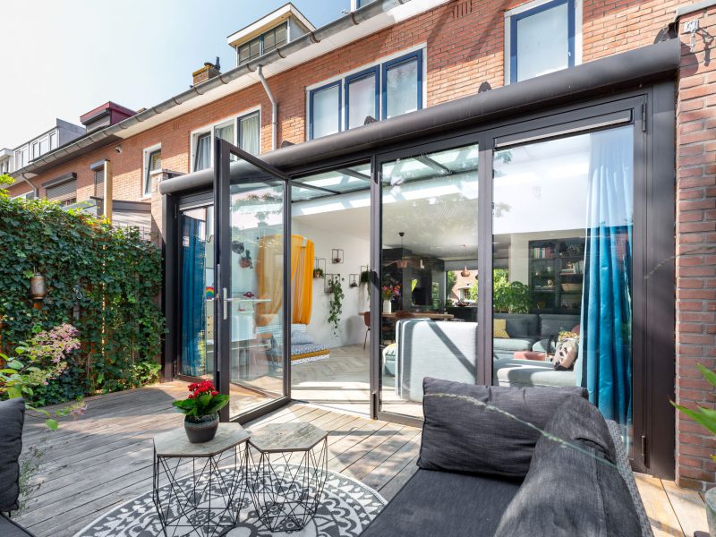 Serre aanbouw tussenwoning