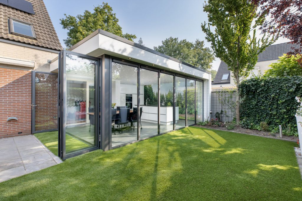 Moderne serre met vouwwand