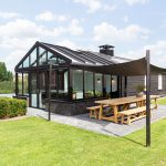 serre buiten zijkant