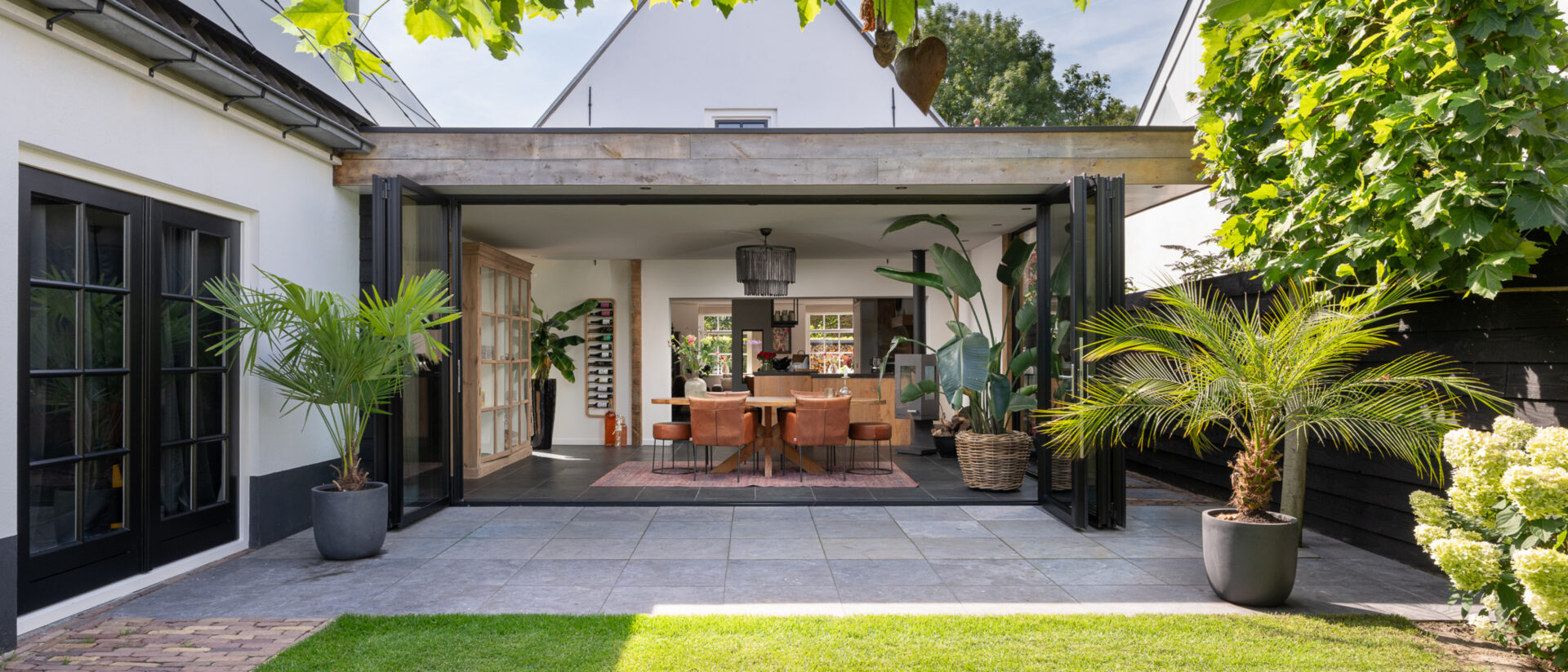 Uitbouw met vouwwand