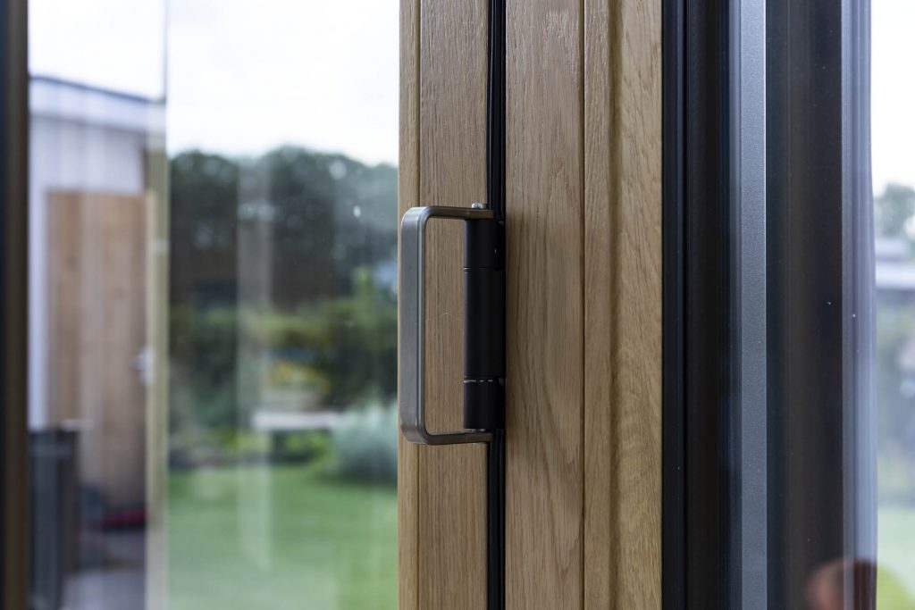 Serre met dunne profielen hout