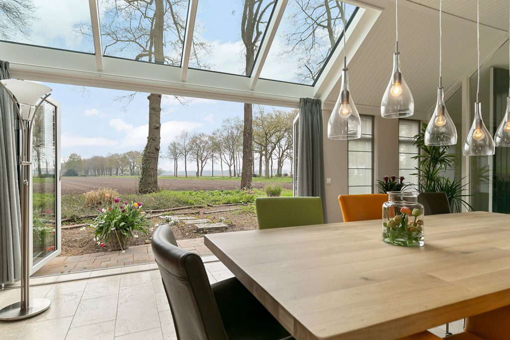 Serre aanbouw met lichtstraat