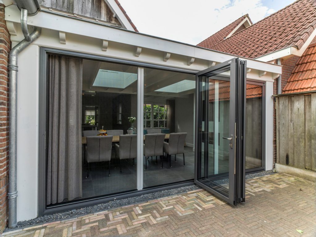 glazen vouwdeuren buiten