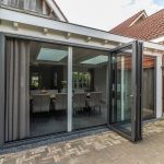 glazen vouwdeuren buiten