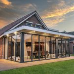 Glazen serre aanbouw buitenaanzicht