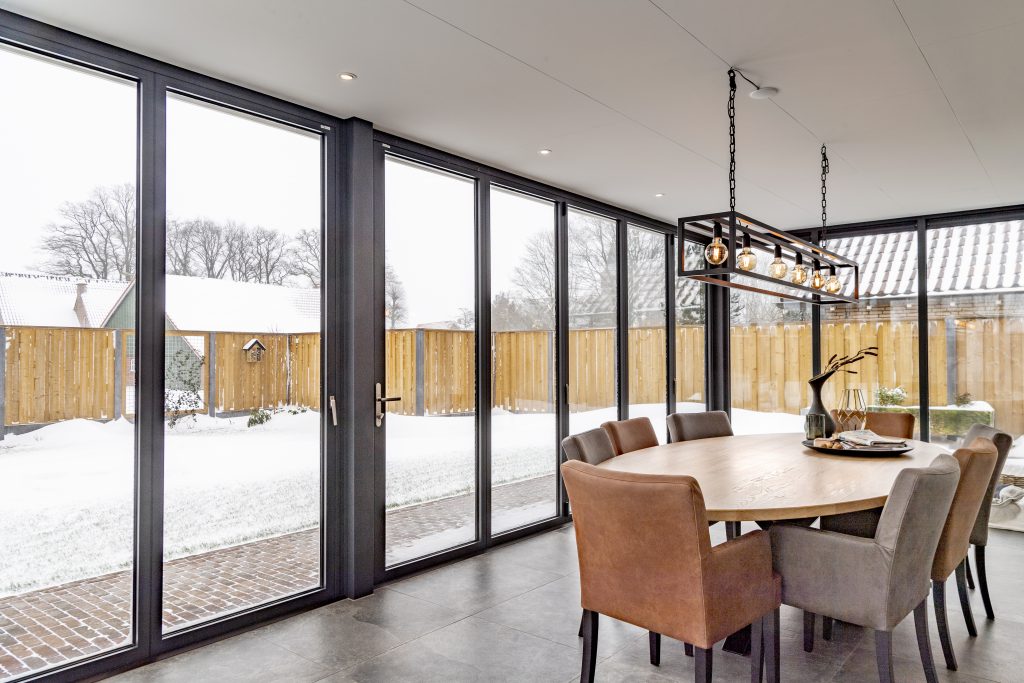 Geïsoleerde tuinkamer serre aanbouw