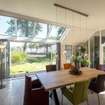 Glazen vouwwand en lichtstraat