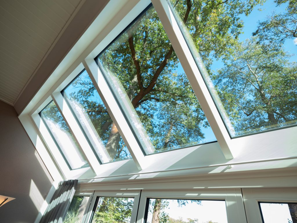 Lichtstraat lessenaarsdak serre