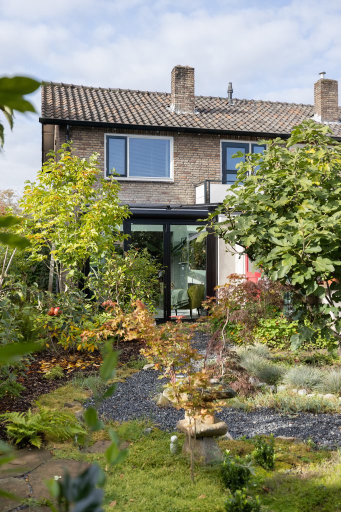 serre aanbouw in de tuin