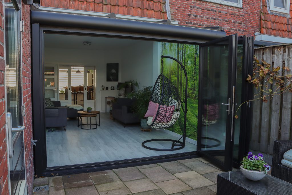 Glazen vouwwand aluminium