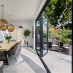 Glazen vouwwand binnen