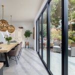 Glazen vouwwand geïsoleerd