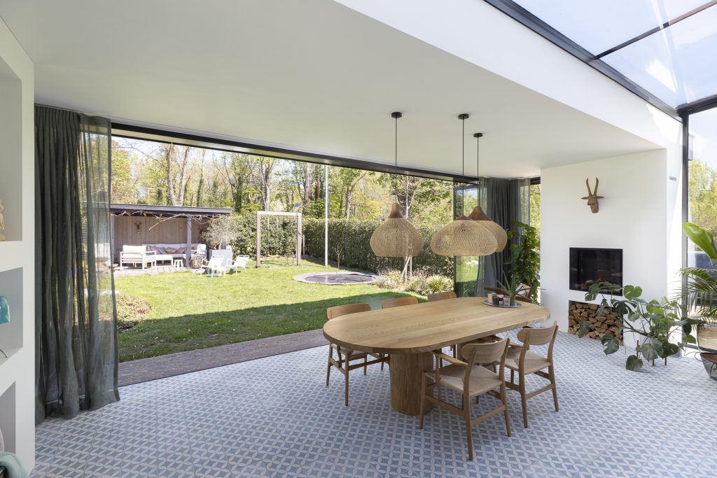 Open vouwwand van glas