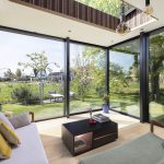 Serre met uitzicht op tuin