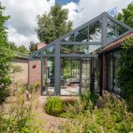 Serre aanbouw van glas