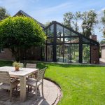 Serre aanbouw van glas