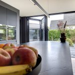 Serreaanbouw aan moderne woonkeuken
