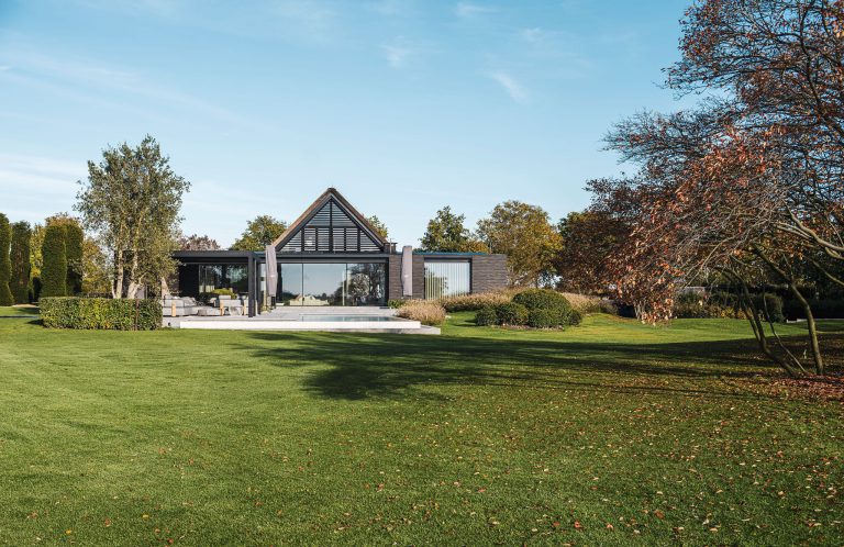 Villa met minimalistische schuifpuien