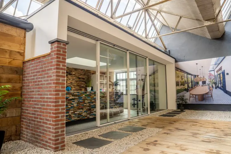 Minimalistische schuifpuien showroom Ootmarsum