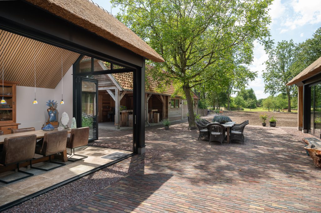 Serre met vouwwand en weids uitzicht