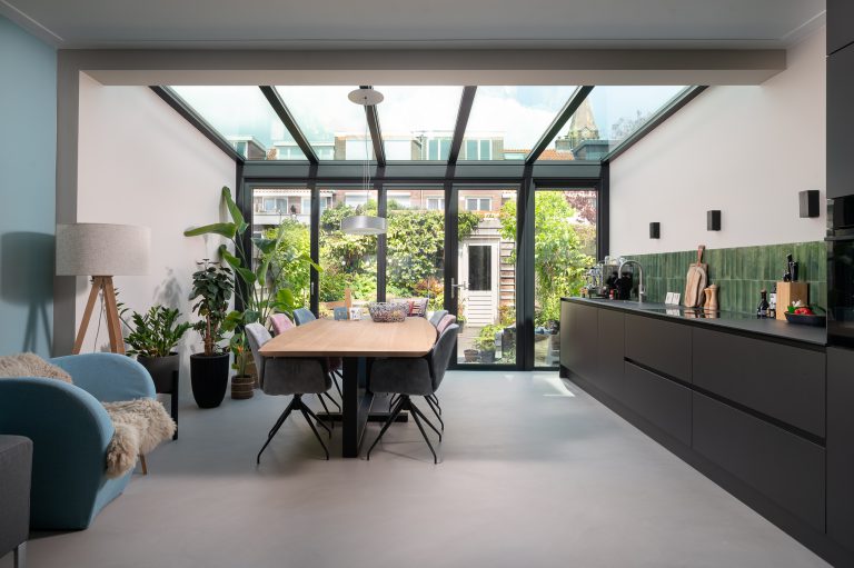 Zonwering en verlichting in aluminium serres