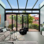 Serreaanbouw aan herenhuis in Amsterdam