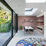 Aanbouw met schuifpuien en lichtstraat