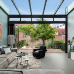 Serreaanbouw aan herenhuis in Amsterdam