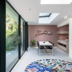 Aanbouw met schuifpuien en lichtstraat