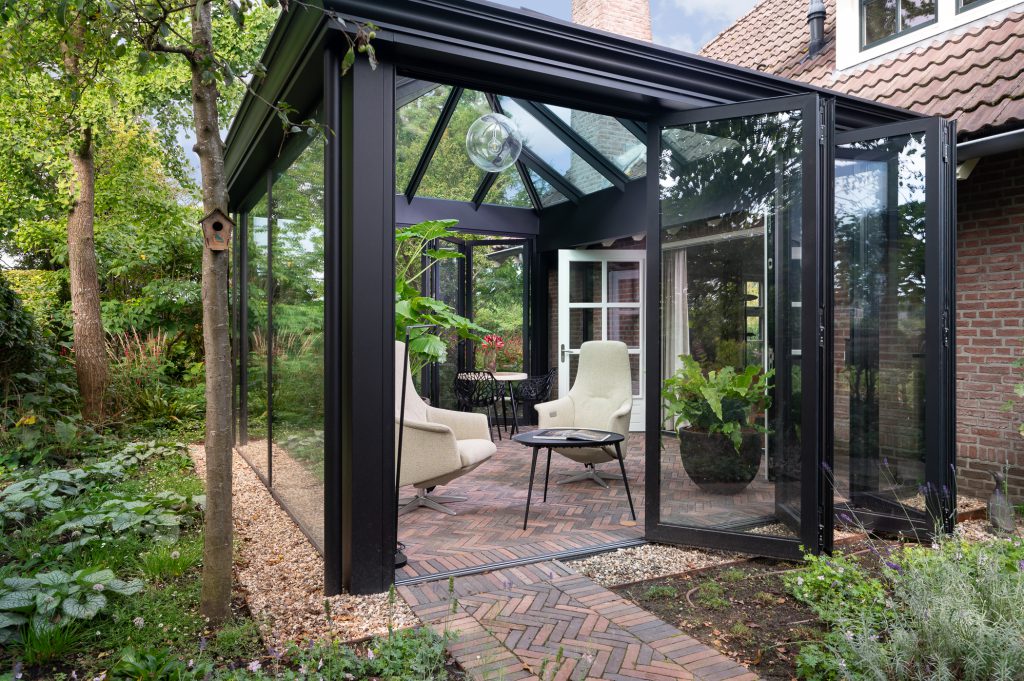Moderne orangerie met klassieke details