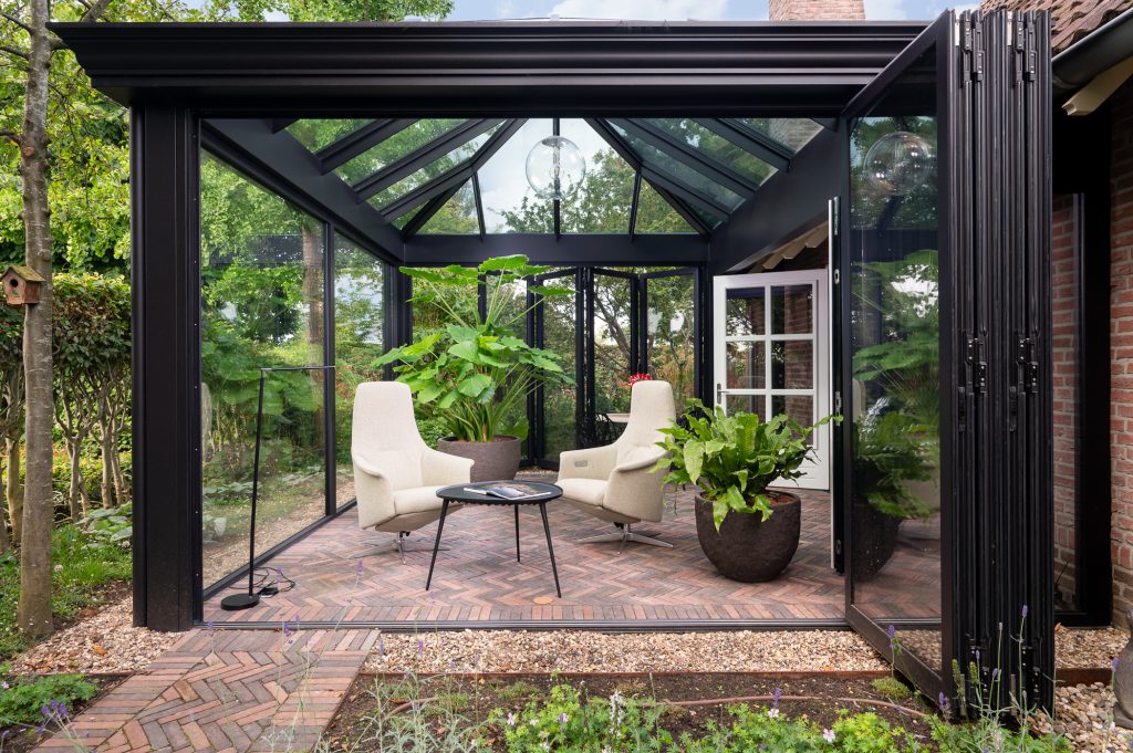 Moderne serre met vouwwanden
