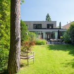 Aanbouw met schuifpuien en lichtstraat