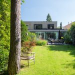 Aanbouw met schuifpuien en lichtstraat