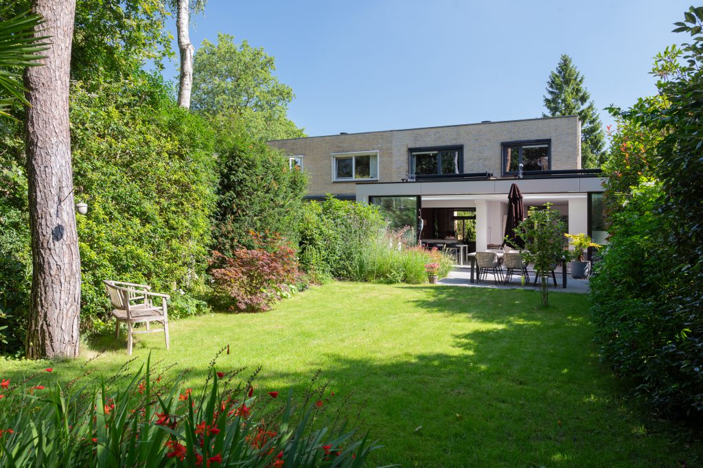 Serre met schuifpuien