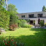 Aanbouw met schuifpuien en lichtstraat