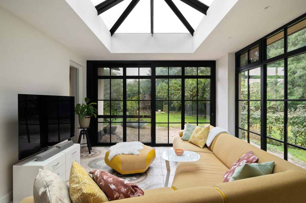 Moderne orangerie met vouwwand en lichtstraat