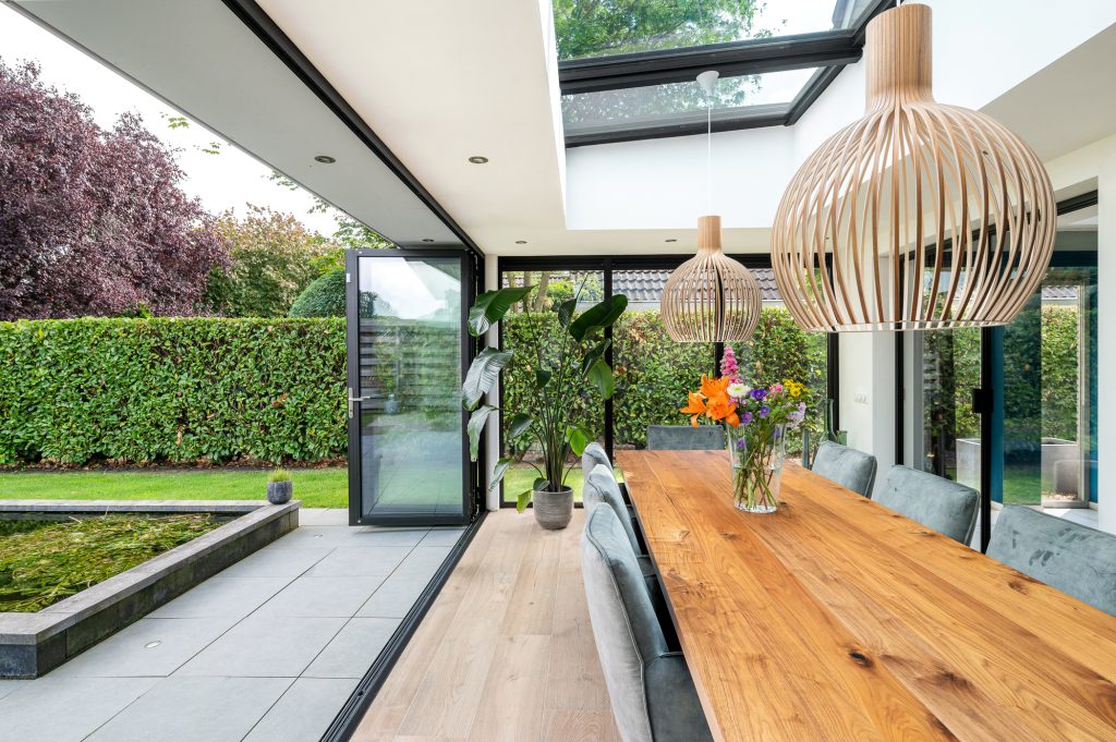 Serre met vouwwand en lichtstraat