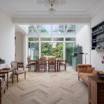 Plisségordijnen in het dak van de serre