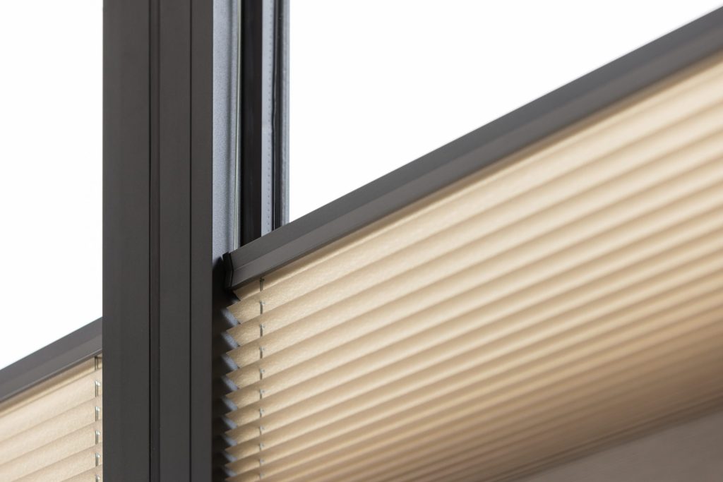 Serre met plisségordijnen