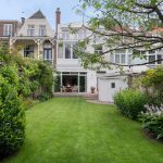 Plisségordijnen in het dak van de serre