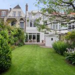 Plisségordijnen in het dak van de serre