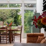 Plisségordijnen in het dak van de serre