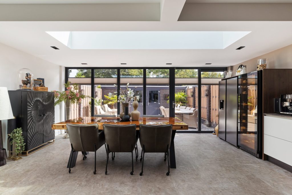 Serre met een grote lichtstraat in Utrecht