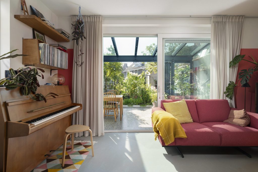 Matblauwe serre uitbouw