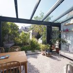 Matblauwe serre met vouwwand 