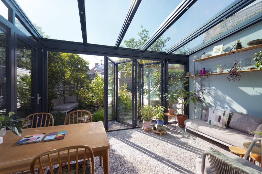 Matblauwe serre uitbouw in Utrecht