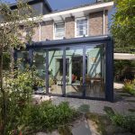 Matblauwe serre met vouwwand 